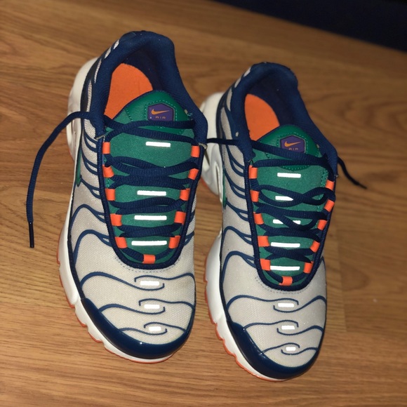 Nike Air Max Plus TN “Neptune Green” Size 6Y. (Fits like a 5.5Y) Pre-Owned. - Picture 2 of 5